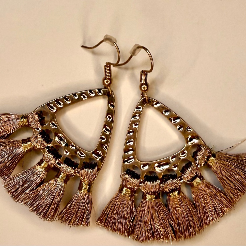 🧚🏻‍♀️ Charlotte Russe Gold Earrings with Rose Gold Tassels NIB